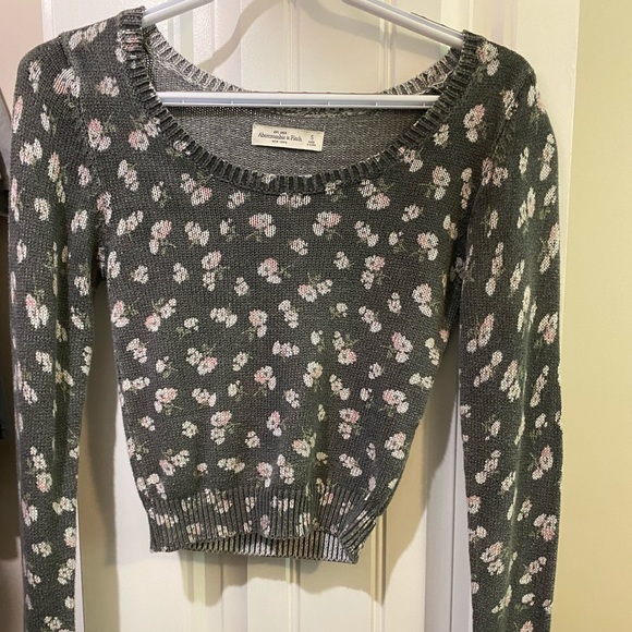 Crop Sweater - Picture 1 of 2